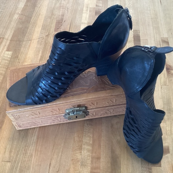 Franco Sarto Salito Boho, Black Openwork Leather Back Zip Stacked Heel 8.5M GUC - Picture 2 of 11
